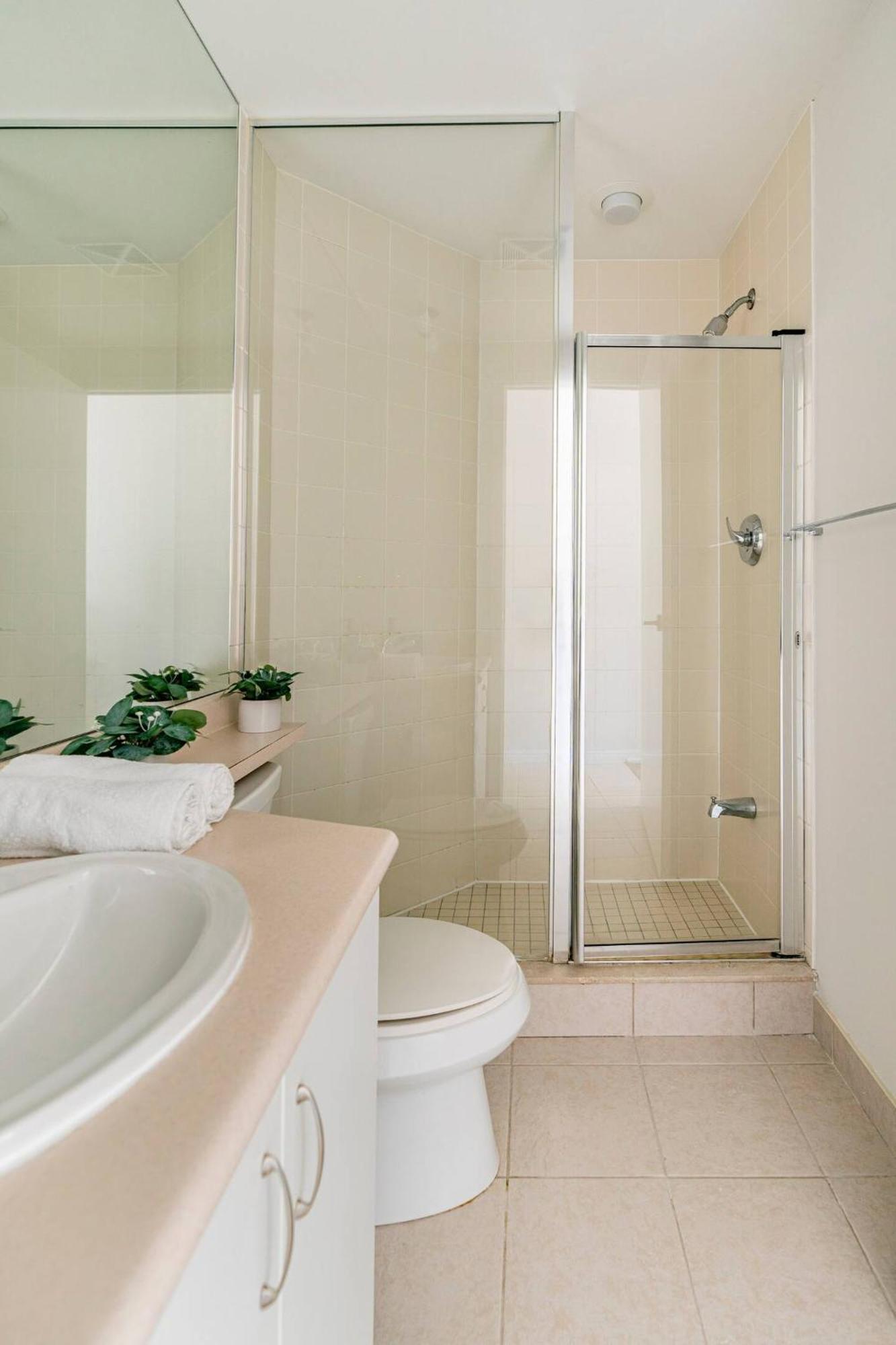 Luxury Suites Steps To Cn Tower Τορόντο Εξωτερικό φωτογραφία